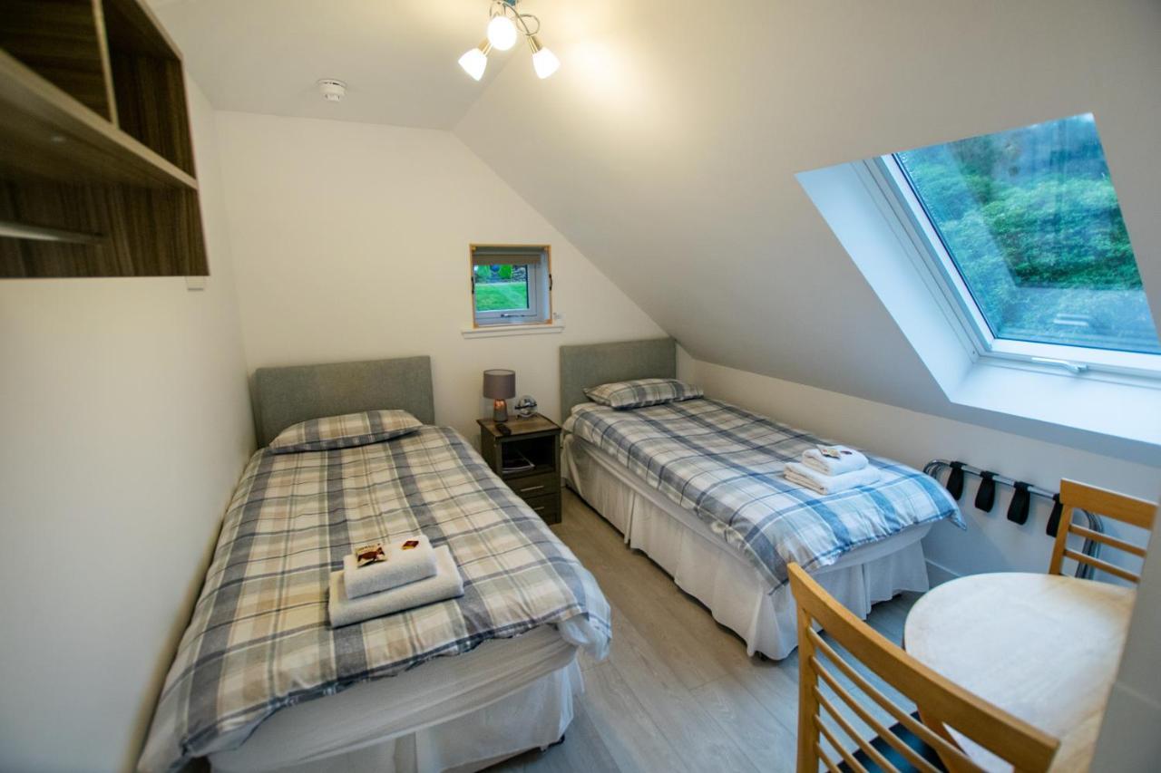 Corran Bunkhouse Hotel ภายนอก รูปภาพ The twin bedroom