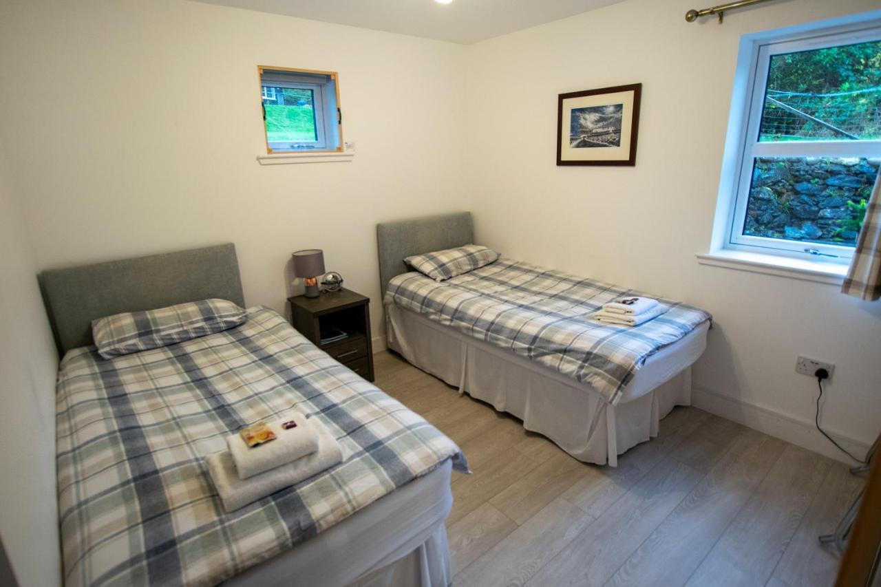 Corran Bunkhouse Hotel ภายนอก รูปภาพ The second bedroom