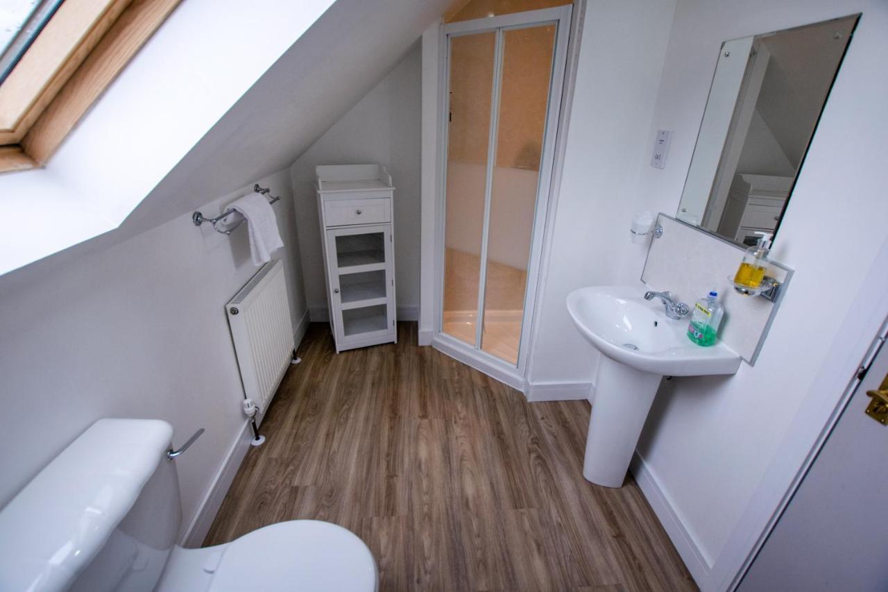 Corran Bunkhouse Hotel ภายนอก รูปภาพ Ensuite bathroom