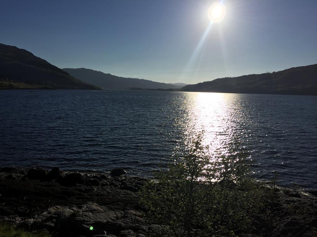 Corran Bunkhouse Hotel ภายนอก รูปภาพ View of the lake