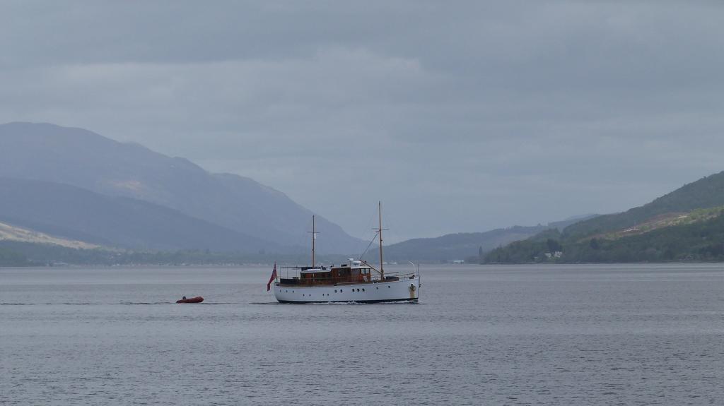 Corran Bunkhouse Hotel ภายนอก รูปภาพ The MV Maid of the Loch on Loch Lomond