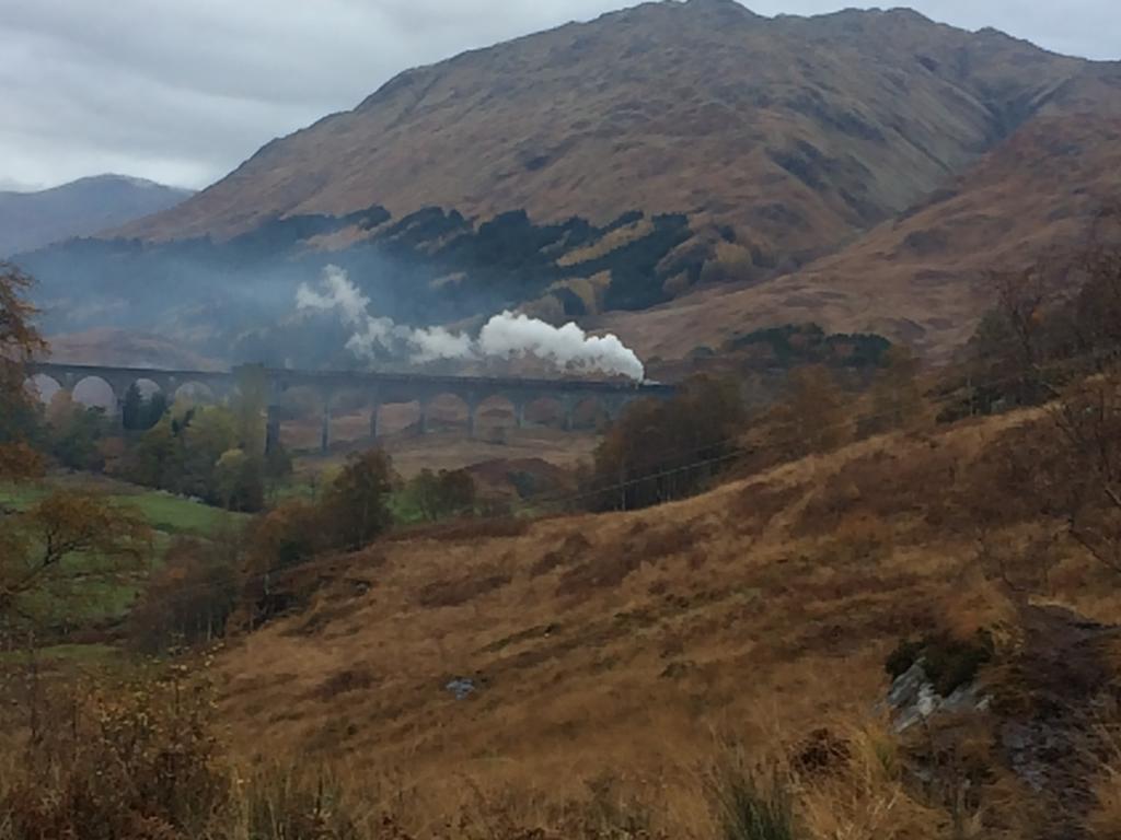 Corran Bunkhouse Hotel ภายนอก รูปภาพ The Jacobite on the West Highland Line