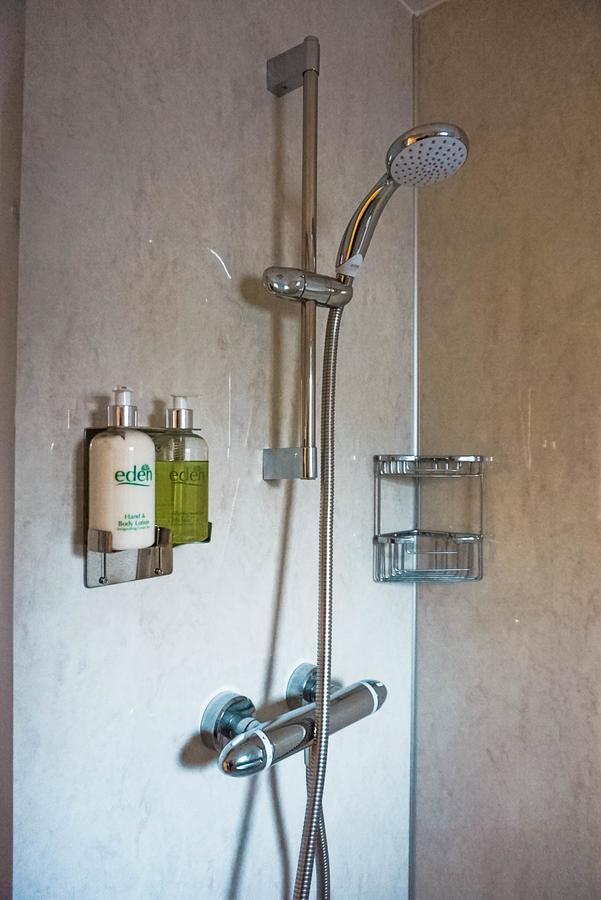 Corran Bunkhouse Hotel ภายนอก รูปภาพ Shower gel and shampoo