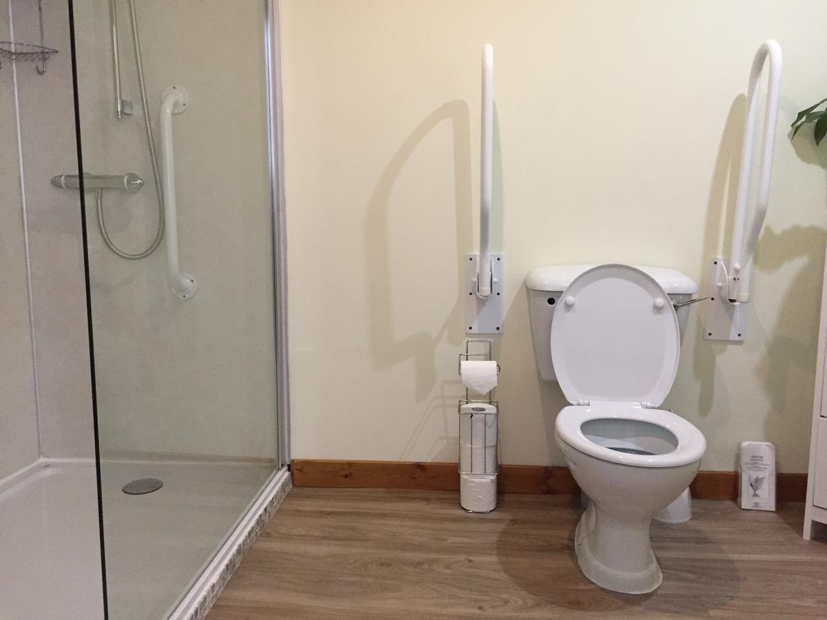 Corran Bunkhouse Hotel ภายนอก รูปภาพ Disabled toilet alarm